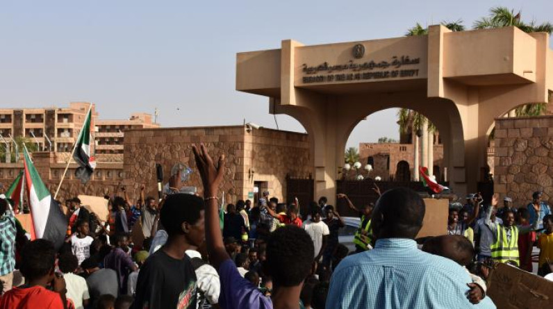 رسائل مصرية لقوى سودانية: تصور جديد للتعامل مع الأزمة